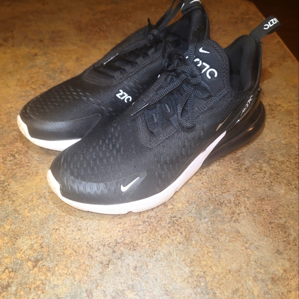 Worn 1x Women's Nike Air max 270 Size 10